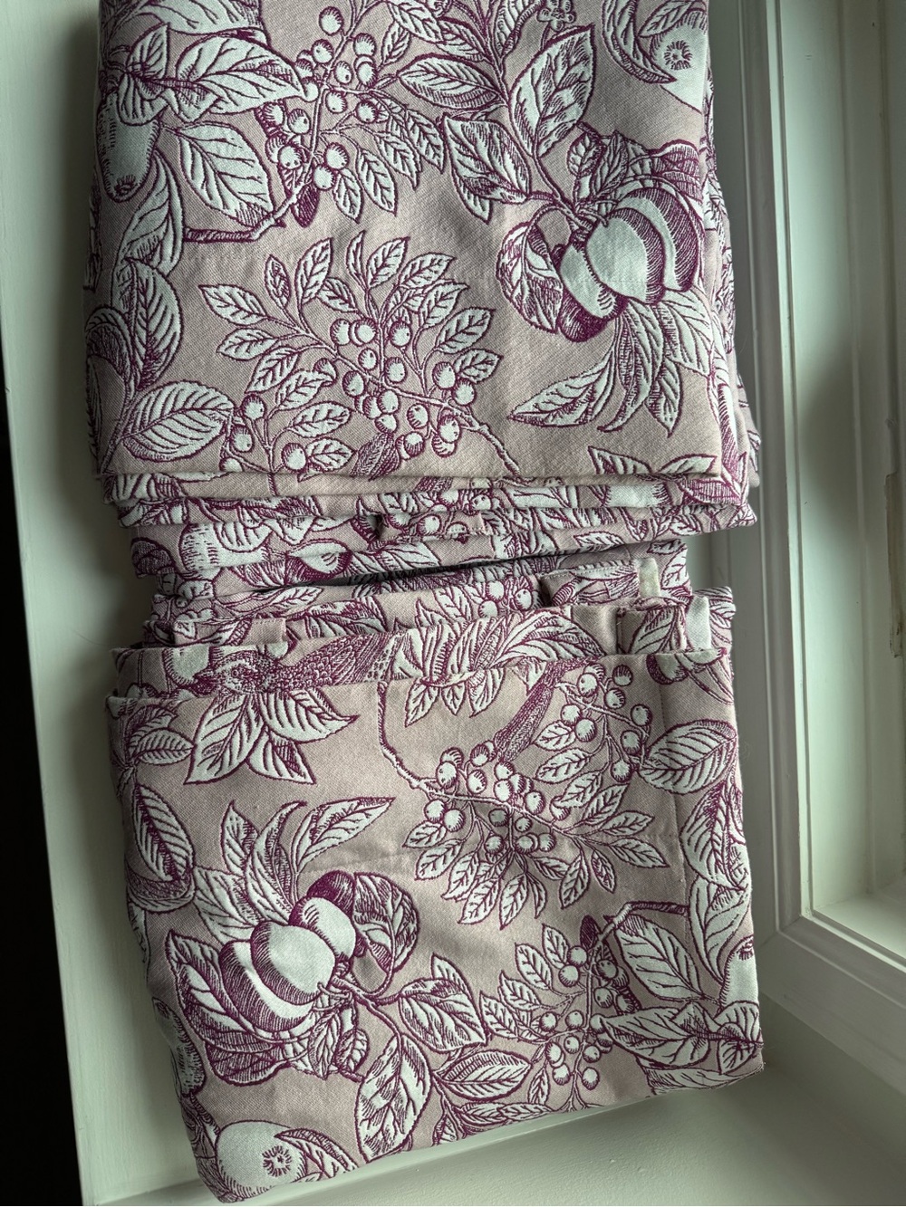 Anthropologie Jacquard bird curtain. Pink/ mauve
